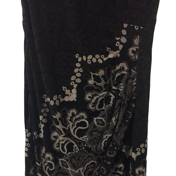 Le Chateau Printed Short Sleeve Dress - Picture 10 of 14